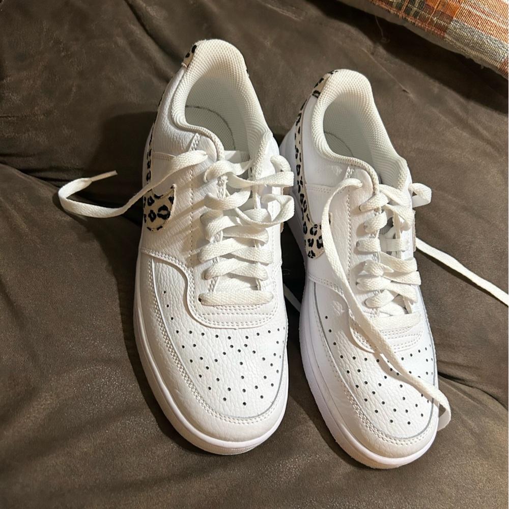 Women's Size 8 Nike Airforce shoes with cheetah print Nike detail